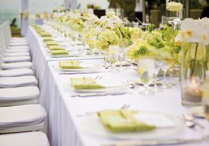 1_Seaside-beach-wedding-white-and-green-table-top